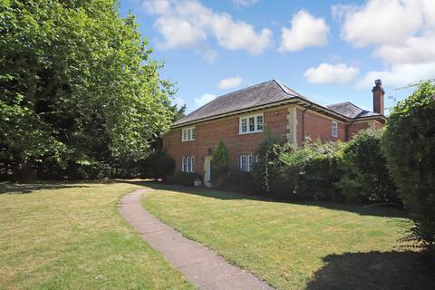 2 bedroom apartment for sale, Burnhams Field, Weston Turville