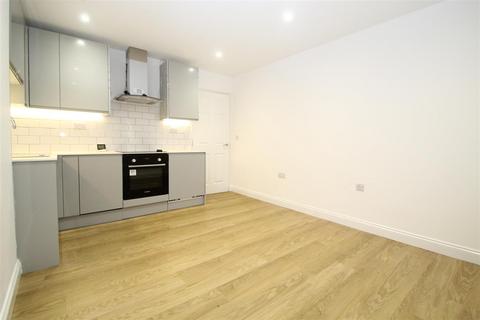 2 bedroom flat to rent, Crendon Street, High Wycombe HP13