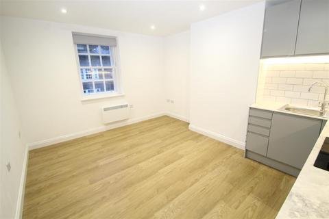 2 bedroom flat to rent, Crendon Street, High Wycombe HP13