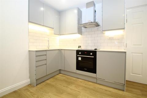 2 bedroom flat to rent, Crendon Street, High Wycombe HP13