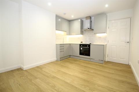 2 bedroom flat to rent, Crendon Street, High Wycombe HP13