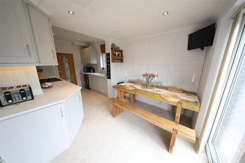 3 bedroom end of terrace house for sale, Burniston Road, Hull