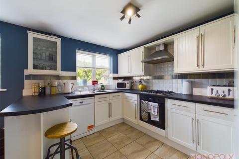 3 bedroom terraced house for sale, Wynnstay Gardens, Ruabon, Wrexham