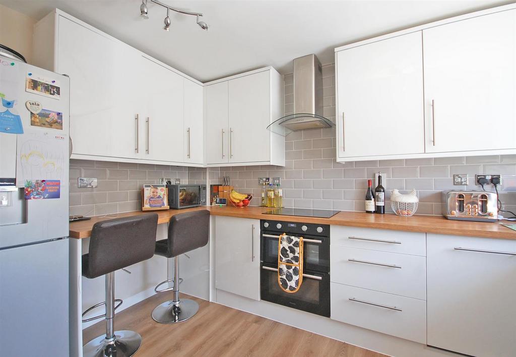 Kitchen b.jpg