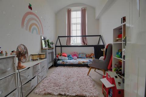 14 The Crescent, Gloucester, GL1 3LF