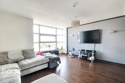 1 bedroom apartment for sale, Mercury Gardens, Romford, RM1 3HF