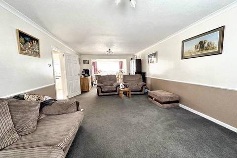 4 bedroom semi-detached house for sale, Bramber Avenue North, Peacehaven, BN10 8DJ