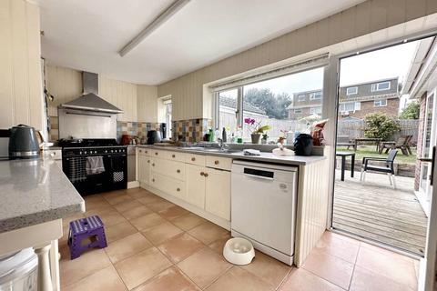 4 bedroom semi-detached house for sale, Bramber Avenue North, Peacehaven, BN10 8DJ