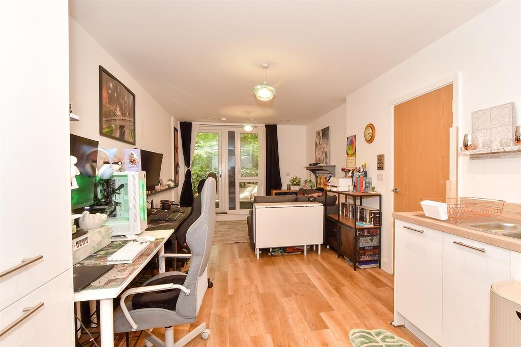 Lounge/Kitchen