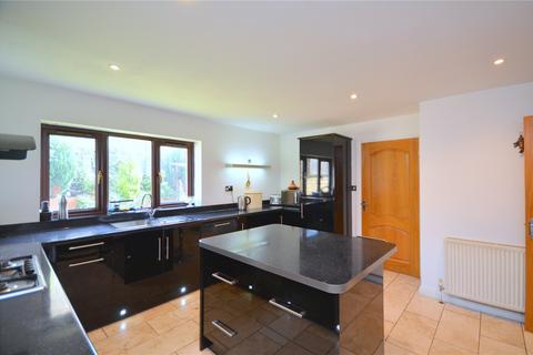 4 bedroom detached house for sale, Leeds Road, Mirfield, West Yorkshire, WF14