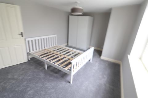 2 bedroom flat to rent, High Street, Winchcombe, GL54