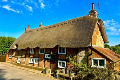 3 bedroom detached house for sale, Castle Lane, Aylesbury HP22