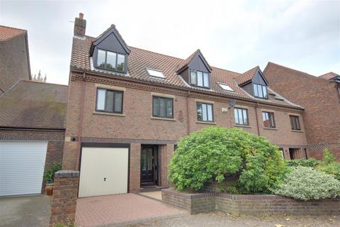 3 bedroom townhouse for sale, Eastgate, Beverley