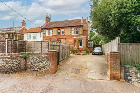 5 bedroom semi-detached house for sale, High Street, Overstrand