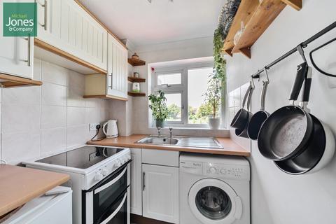 1 bedroom flat to rent, Chesswood Road, Worthing, West Sussex, BN11