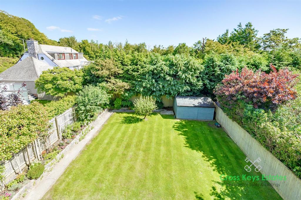 Gardens &amp; Surrounding Area