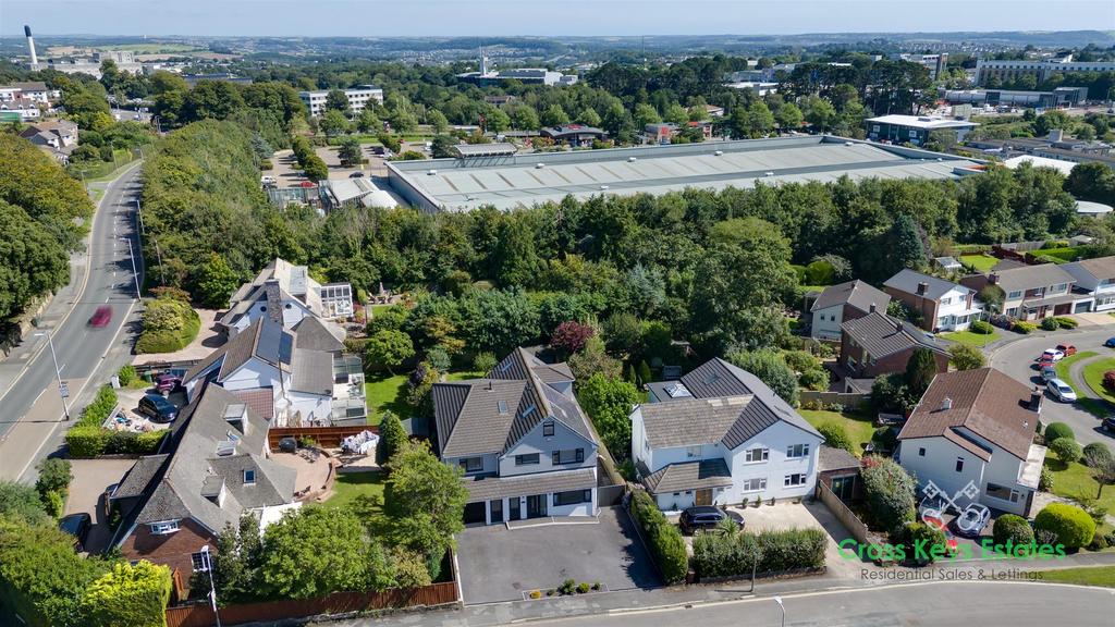 Gardens &amp; Surrounding Area