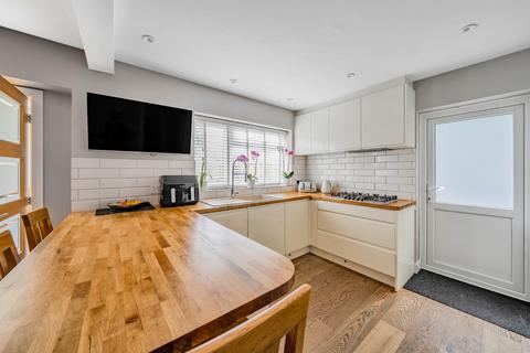 1 Chilterns Close, Flackwell Heath, High Wycombe, HP10 9BB