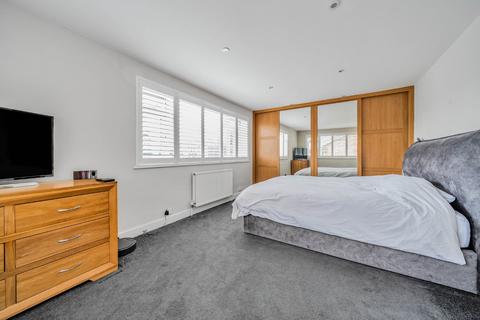 1 Chilterns Close, Flackwell Heath, High Wycombe, HP10 9BB