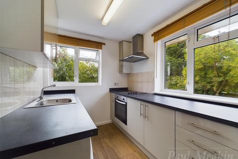 6 Ambleside Gardens, South Croydon, CR2 8SF