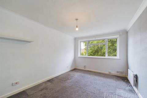 6 Ambleside Gardens, South Croydon, CR2 8SF