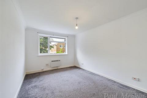 6 Ambleside Gardens, South Croydon, CR2 8SF