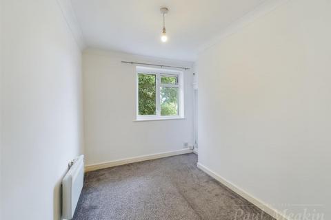 6 Ambleside Gardens, South Croydon, CR2 8SF