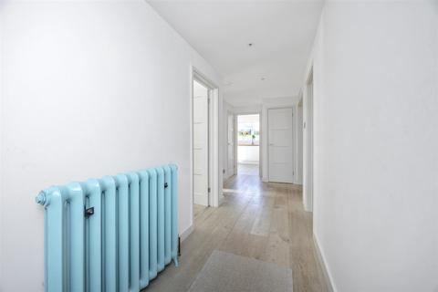 6 Beechwood Close, Brighton, BN1 8EP