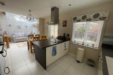 53 Oak Crescent, Wickford, SS11 7FF