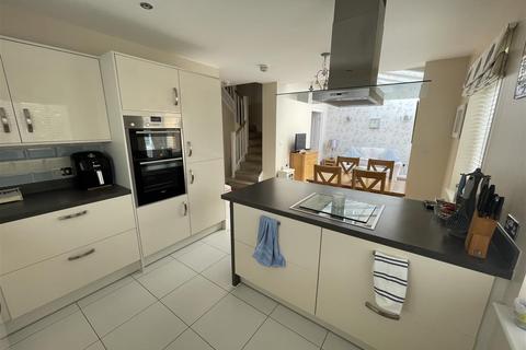 53 Oak Crescent, Wickford, SS11 7FF