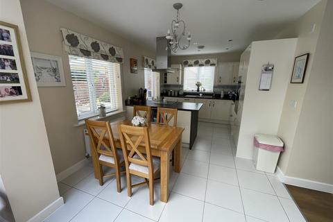 53 Oak Crescent, Wickford, SS11 7FF