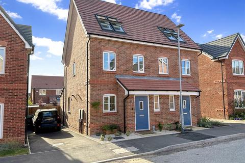 3 bedroom semi-detached house for sale, Rose Gardens, Middlebeck, Newark