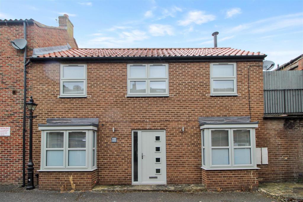 Royal Oak Courtyard, Thirsk YO7 2 bed terraced house to rent £825 pcm