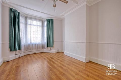 3 bedroom terraced house for sale, Hampton Road, Ilford