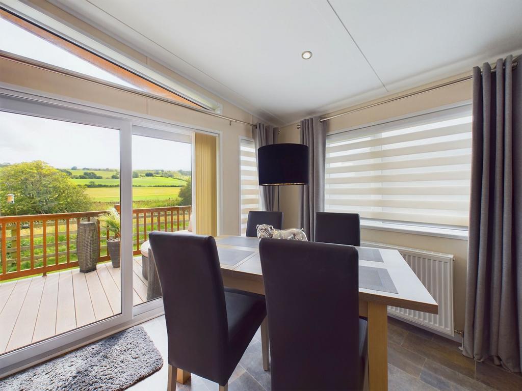 Living/Dining Area