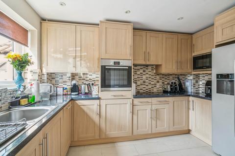 22 Malden Fields, Bushey, WD23 2QA