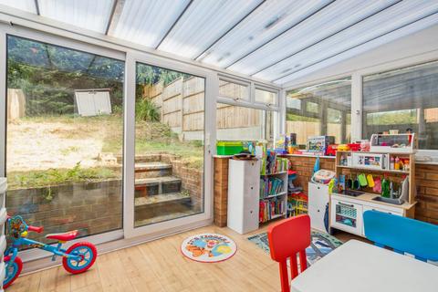 22 Malden Fields, Bushey, WD23 2QA