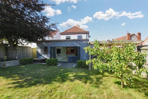 4 bedroom detached house for sale, Barford Road, Sheringham