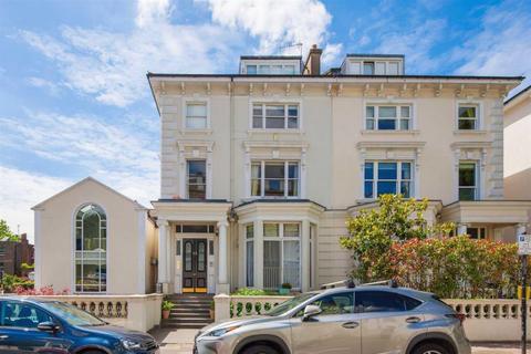 3 bedroom flat to rent, Belsize Square, Belsize Park NW3