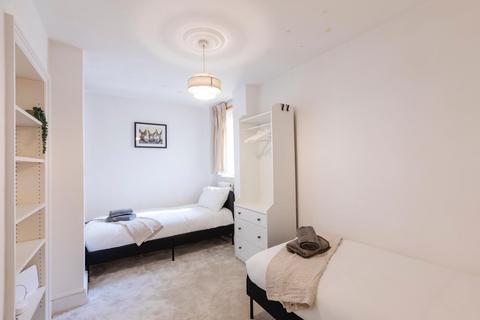 3 bedroom flat to rent, Belsize Square, Belsize Park NW3