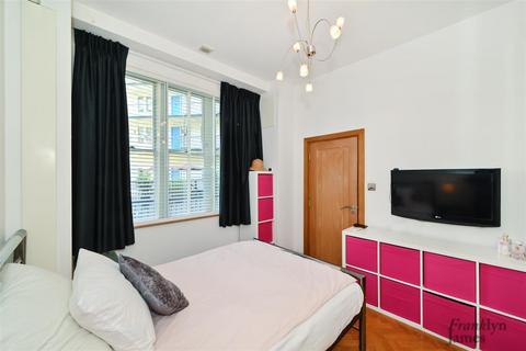 1 bedroom apartment for sale, Mission Building, Commercial Road, London, E14