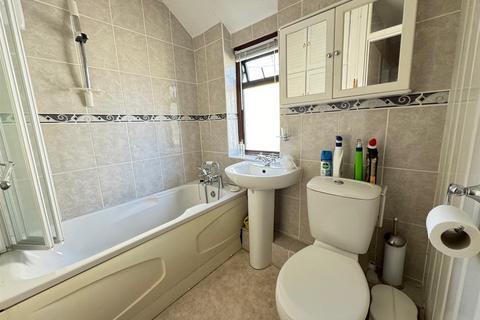 9 Church Road, Rayleigh, SS6 8PL