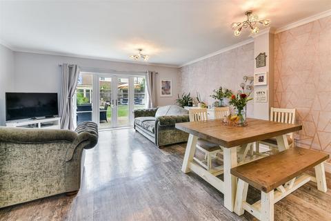 3 bedroom semi-detached house for sale, Sherbrooke Way, Worcester Park