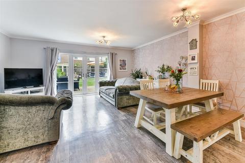 83 Sherbrooke Way, Worcester Park, KT4 8FJ