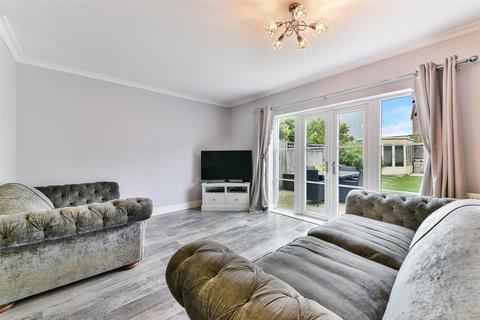 83 Sherbrooke Way, Worcester Park, KT4 8FJ