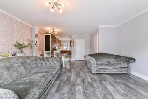 83 Sherbrooke Way, Worcester Park, KT4 8FJ