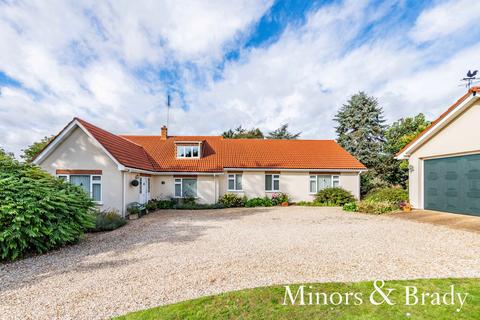 4 bedroom detached house for sale, Fakenham Road, Weasenham