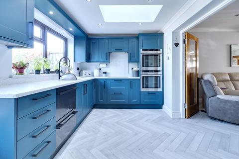 337 Rainham Road, Rainham, RM13 7TB