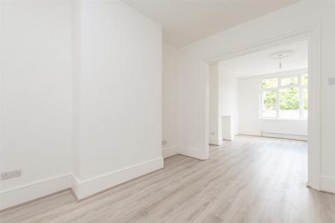 3 bedroom end of terrace house for sale, London Road, Greenhithe, Kent