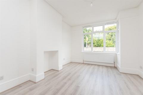 3 bedroom end of terrace house for sale, London Road, Greenhithe, Kent